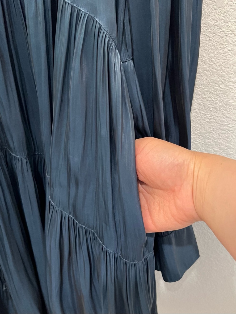 Cinq à Sept Slate Blue Satin Pleated Tiered Shirt Dress 12 Pockets - Picture 10 of 14